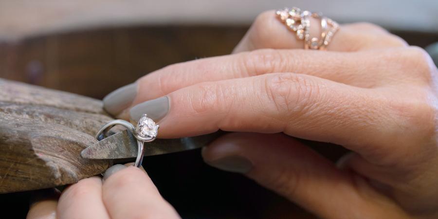 5 raisons de choisir un bijou fabriqué à la main