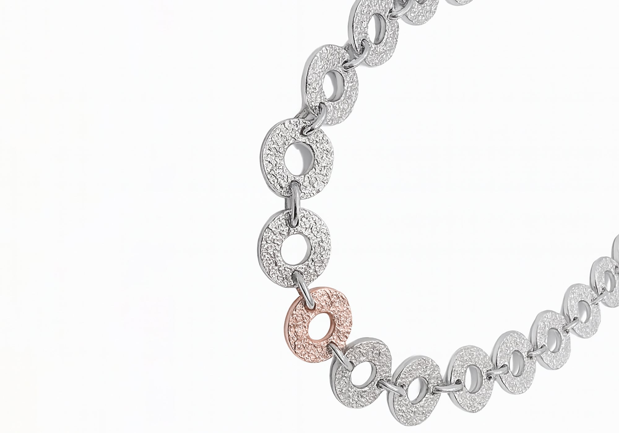 Collier avec anneaux texturés