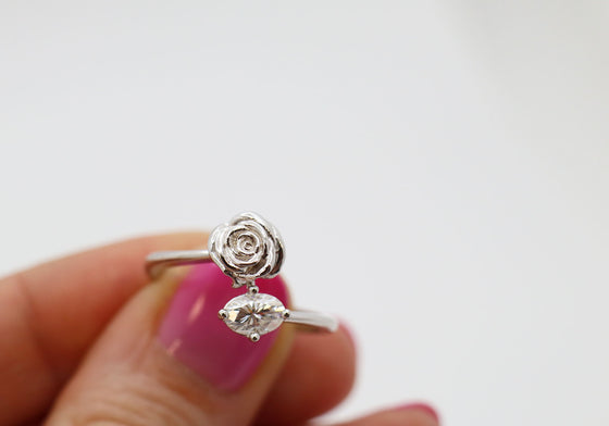 Bague croisée avec rose et moissanite
