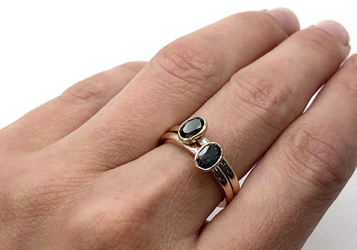 natural spinel ring yellow gold hand