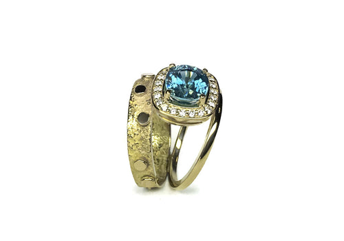 ring blue zirconia and diamonds yellow gold double signature halo profile