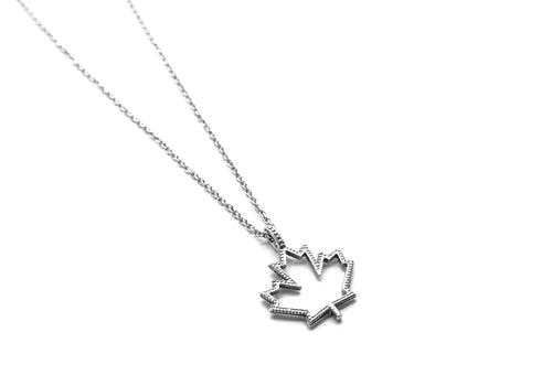 Chain white gold pendant maple leaf classic Canada