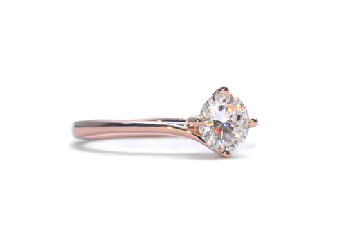 ring moissanite 50 points rose gold embracing me profill