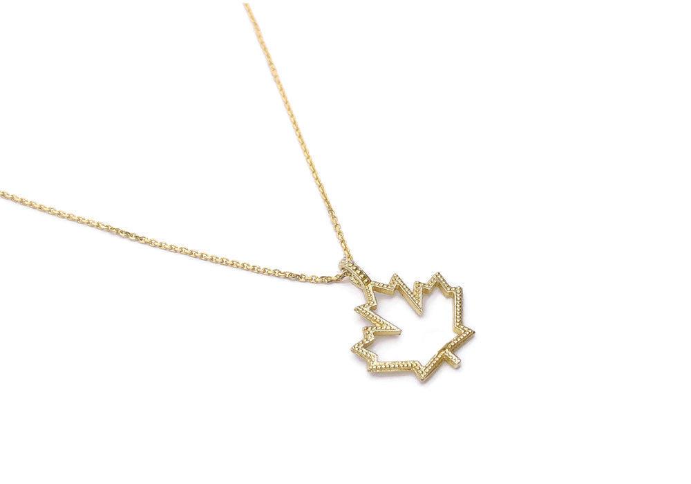 Chain yellow gold pendant maple leaf classic Canada